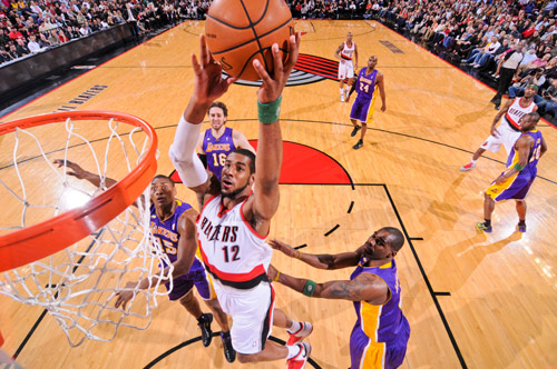 使得她们在 使得她们在