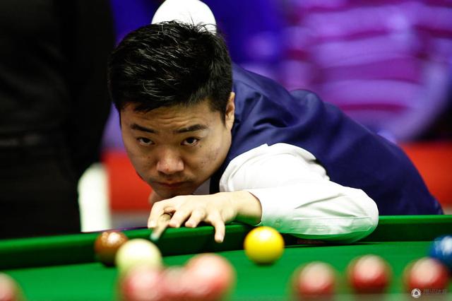 占据着场上 占据着场上